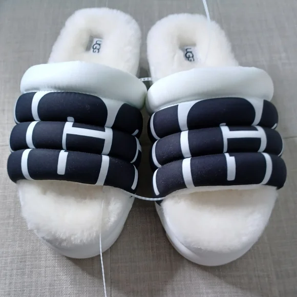UGG Maxi Slide Logo Women's Slides Slippers White & Black UGG Logo Size 7 New - Picture 8 of 11